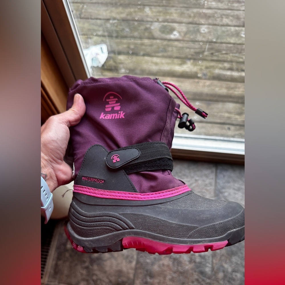 Kamik girls SNOW BOOTS size 12 excellent condition black/pink